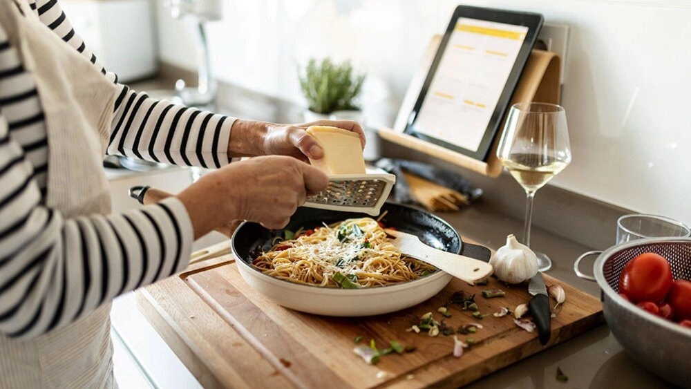 woman cooking pasta